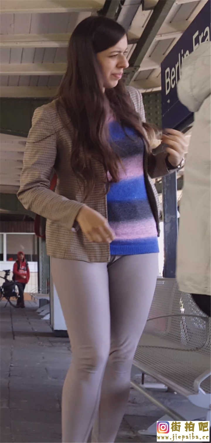 1508132d1526657804-6-candid-girl-tight-jeggings-ass-cameltoe-7.jpg