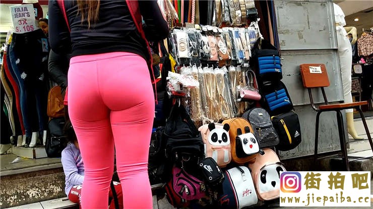 1595853d1552361166_rica_teen_en_leggins_rosas_marcando_tanga_uff_que_cuerpo.mp4_.jpg