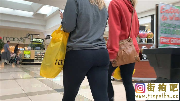 1609126d1556926769_compilation_asses_out_shopping_19.mkv_20190502_154355.220.jpg