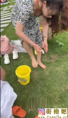 【高抄拍胸】海边露天 近距离01-05全集[MP4/31.1G]