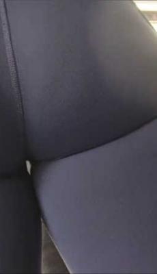 俄罗斯瑜伽裤美眉极品翘臀[MP4/1.05G]