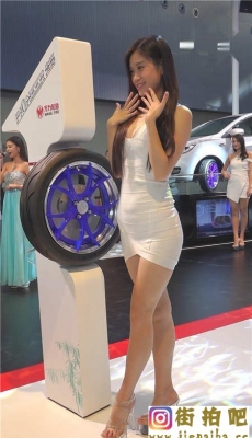 2015广州国际车展丰满的白色车模[MP4/2.81G]