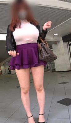 紫色超短裙高跟白腿少妇大胸压迫[MP4/1.51G]