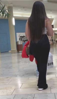 商场跟拍黑色紧裤丰臀美眉[MP4/571M]